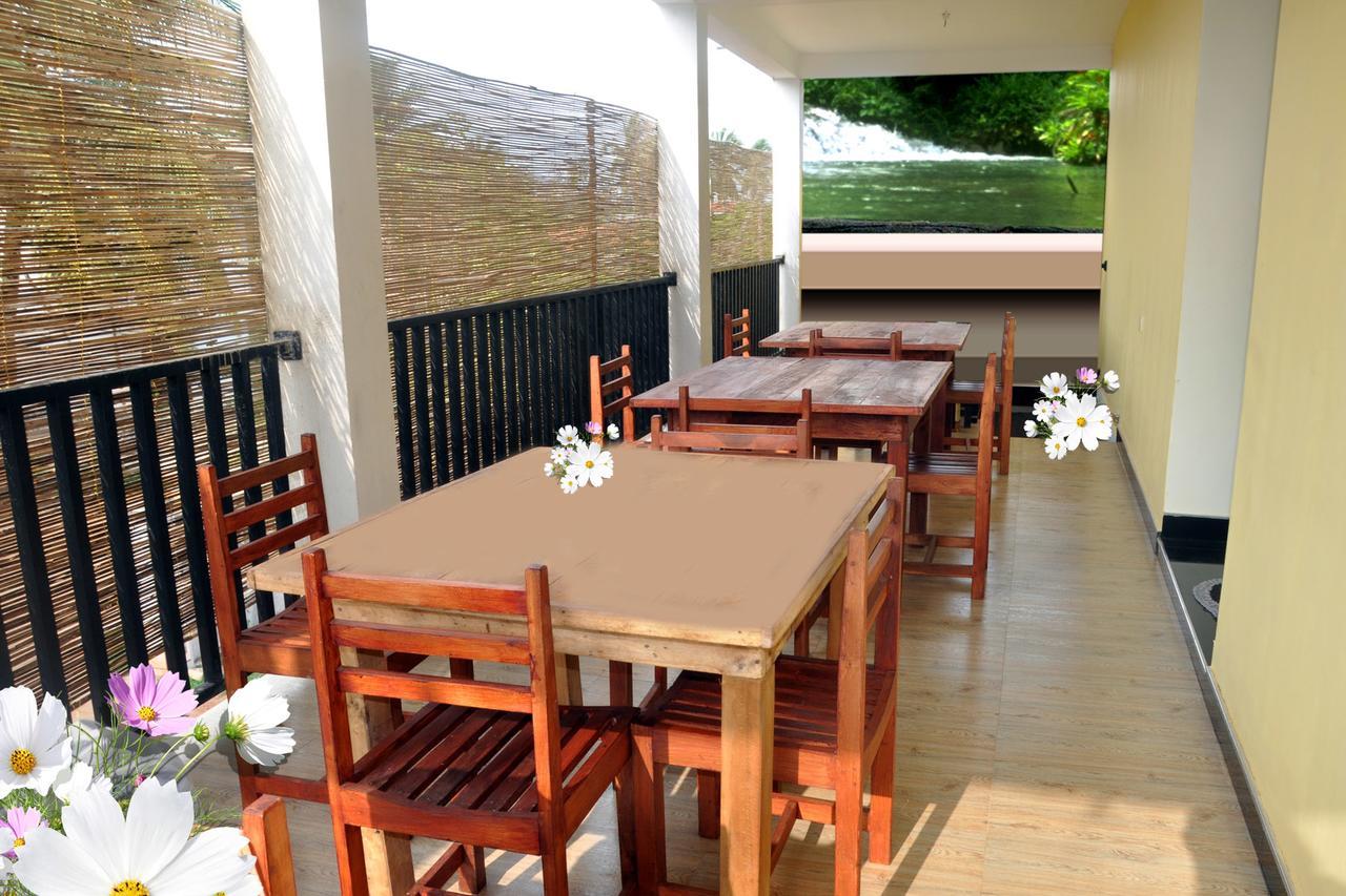 Hotel Pearl Gate 칠라우 외부 사진
